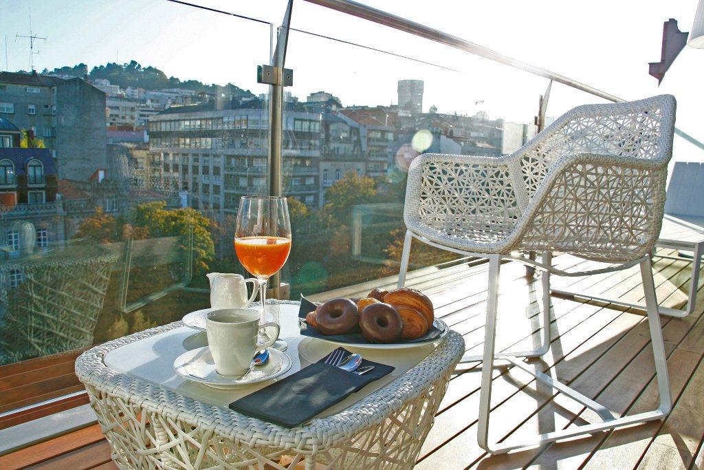 Gran Hotel Nagari Boutique&Spa Vigo Bagian luar foto A typical balcony in Vienna