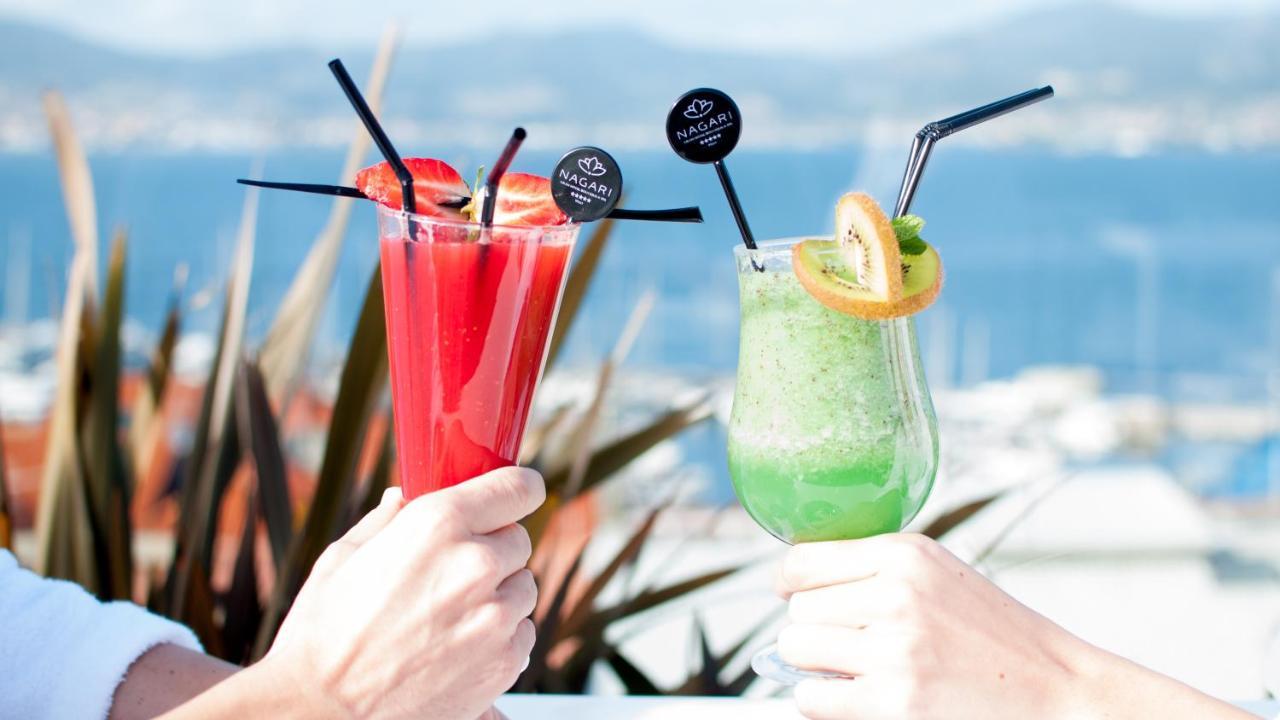 Gran Hotel Nagari Boutique&Spa Vigo Bagian luar foto Fruit juice