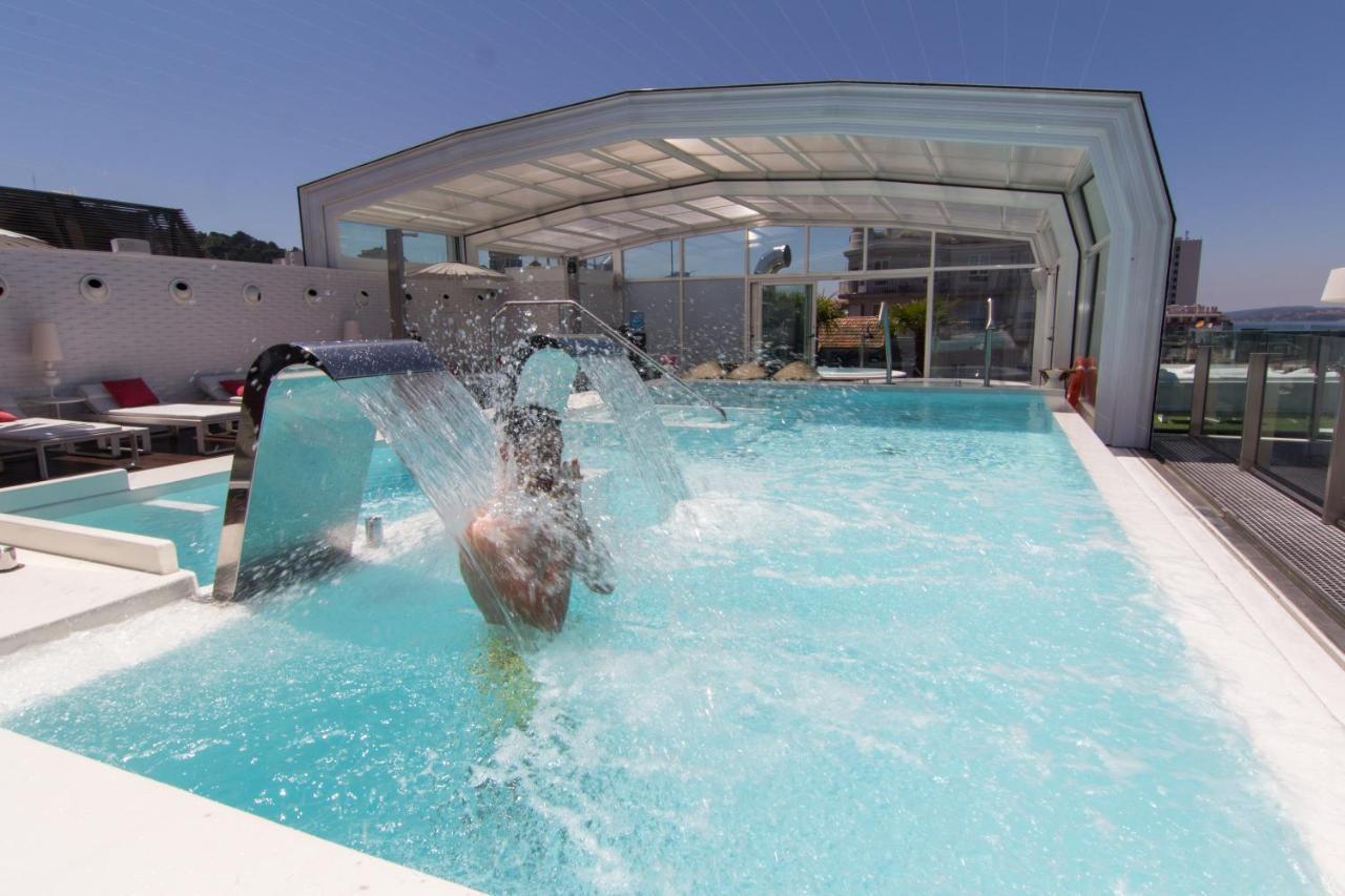 Gran Hotel Nagari Boutique&Spa Vigo Bagian luar foto The pool at the hotel