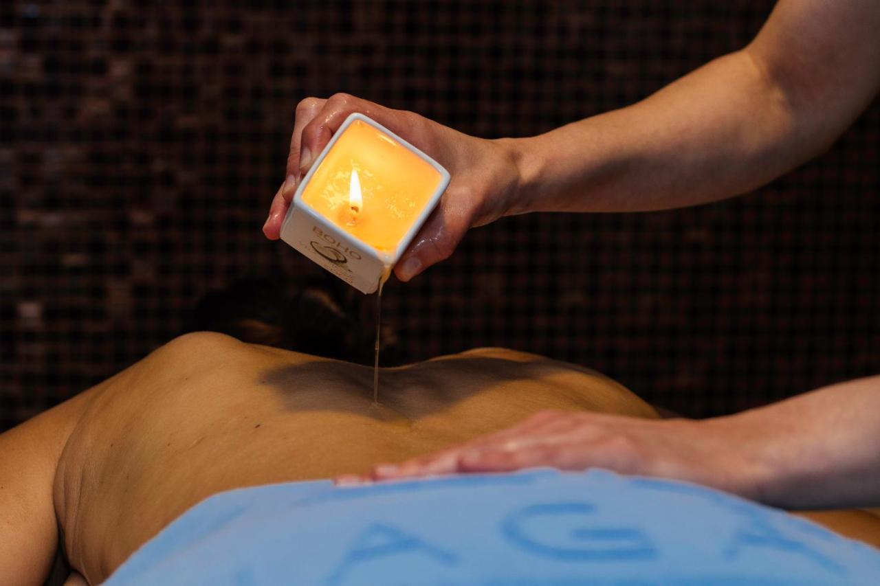 Gran Hotel Nagari Boutique&Spa Vigo Bagian luar foto Candle massage