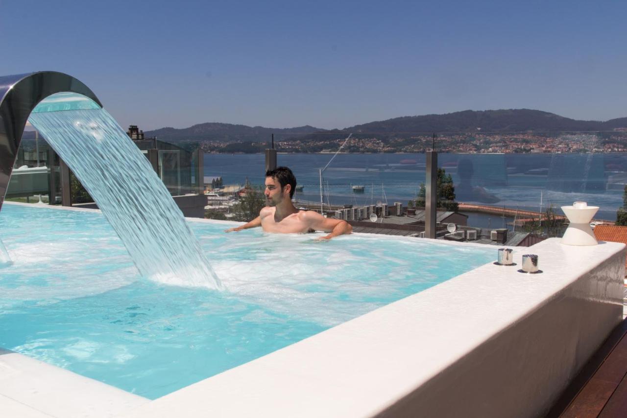 Gran Hotel Nagari Boutique&Spa Vigo Bagian luar foto A man in a spa
