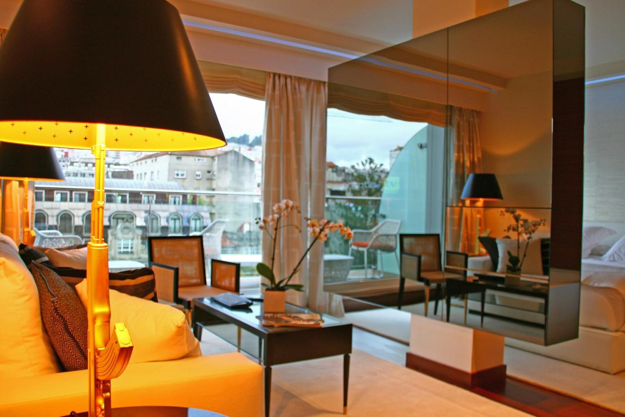 Gran Hotel Nagari Boutique&Spa Vigo Bagian luar foto Interior of a suite at the Hotel Excelsior