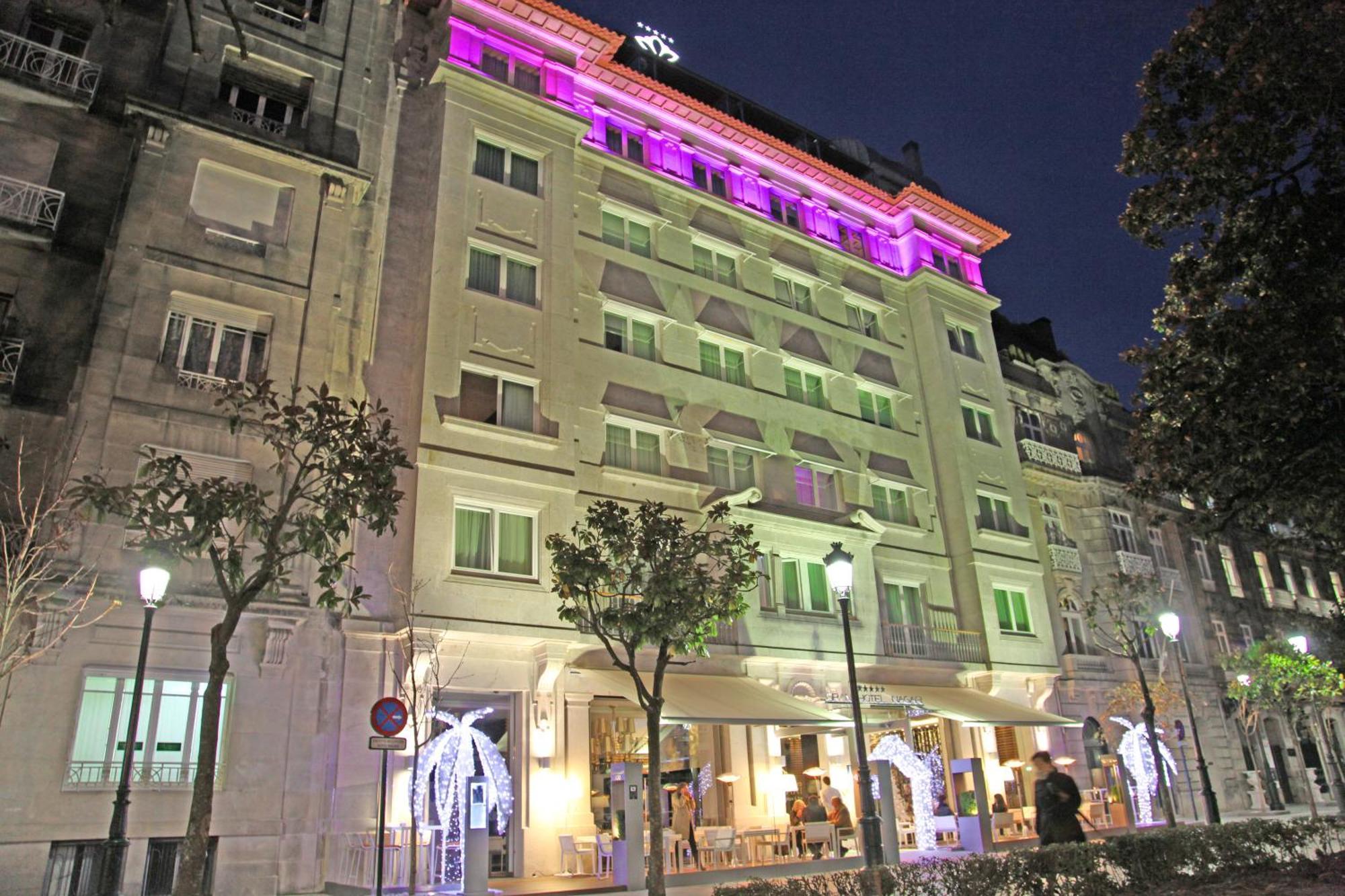 Gran Hotel Nagari Boutique&Spa Vigo Bagian luar foto The hotel at night