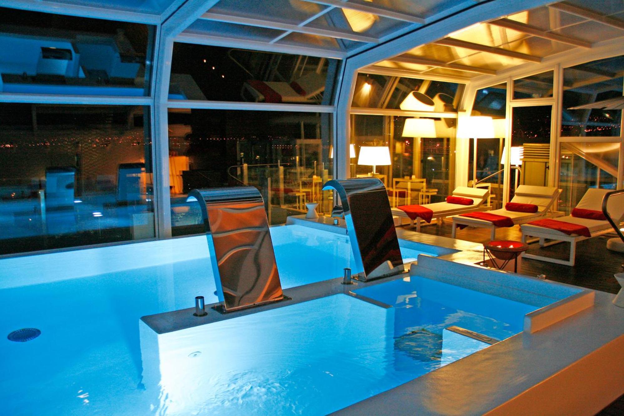 Gran Hotel Nagari Boutique&Spa Vigo Bagian luar foto Solarium on board of a cruise ship