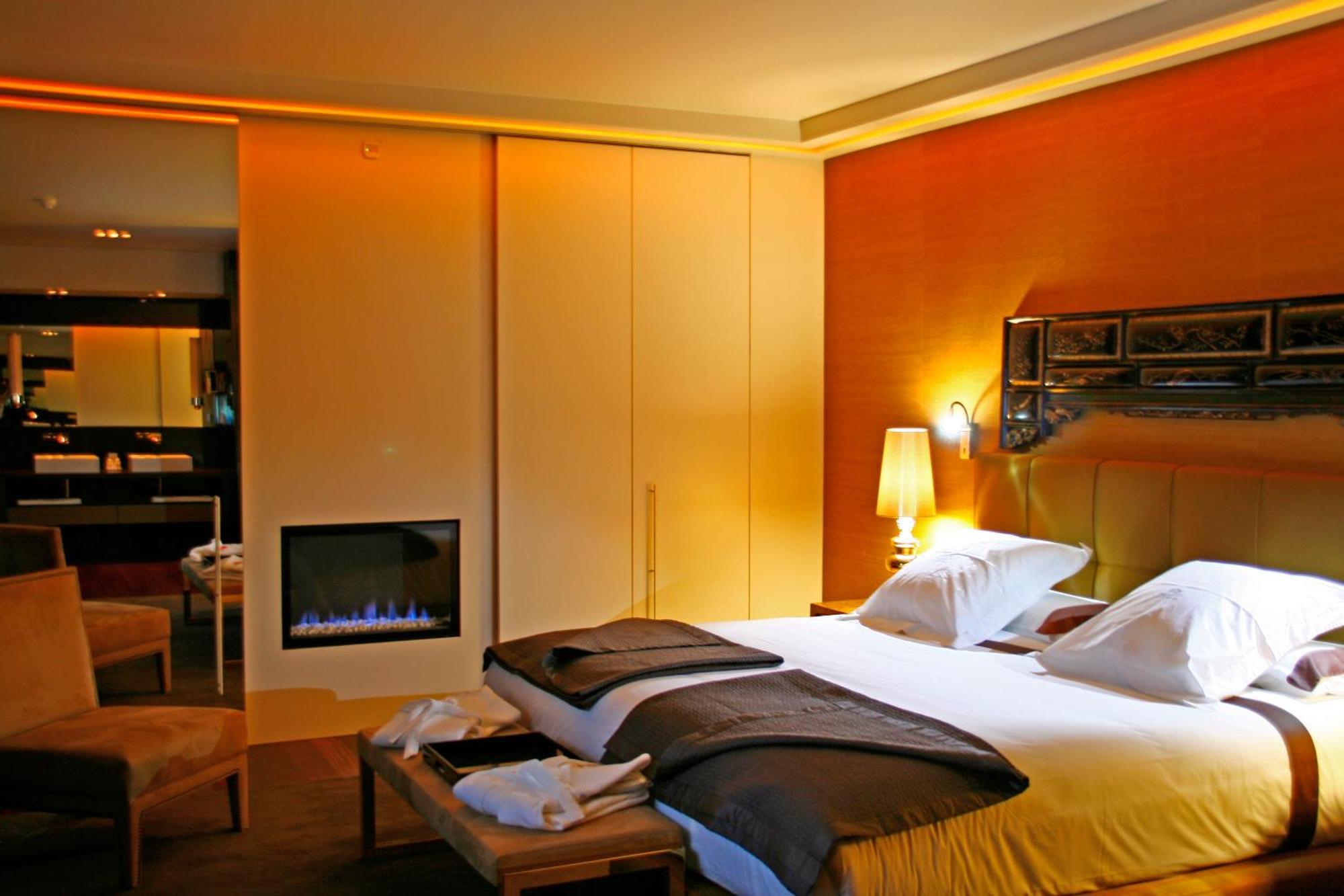 Gran Hotel Nagari Boutique&Spa Vigo Bagian luar foto A room at the Mandarin Oriental, Munich