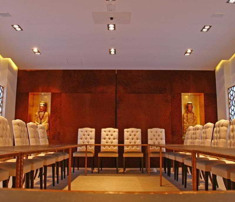 Gran Hotel Nagari Boutique&Spa Vigo Bagian luar foto The meeting room of the Supreme Council of the Armed Forces