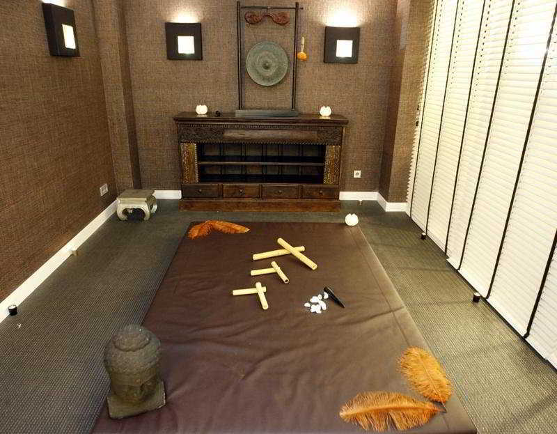 Gran Hotel Nagari Boutique&Spa Vigo Bagian luar foto A room for the practice of shiatsu