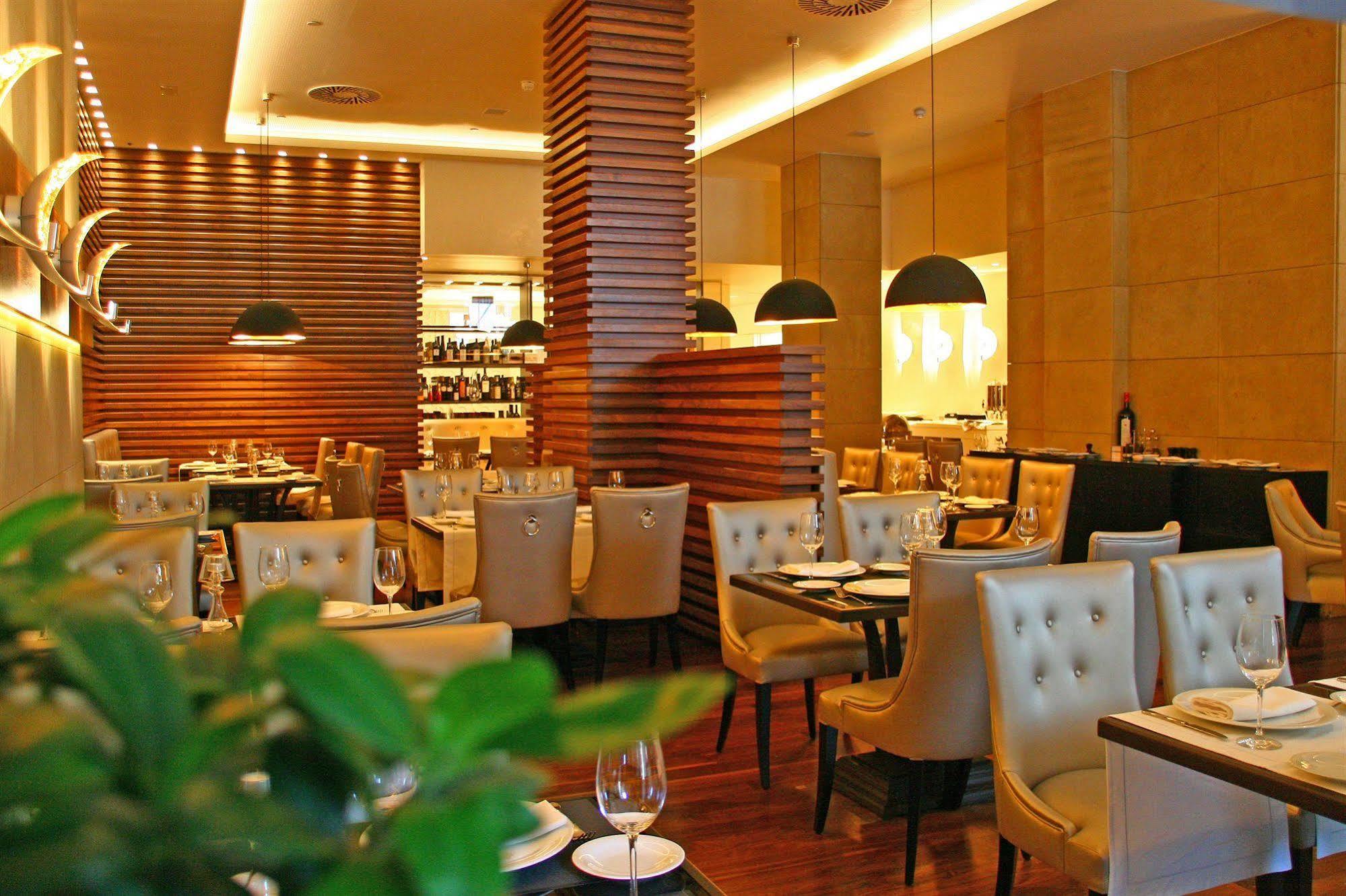 Gran Hotel Nagari Boutique&Spa Vigo Restoran foto Restaurant in the hotel