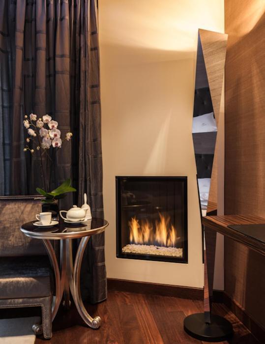 Gran Hotel Nagari Boutique&Spa Vigo Bagian luar foto A fireplace